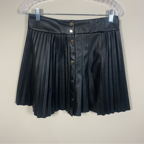 ZARA Vegan Faux Leather Side Gold Button Pleated Skirt - Picture 2 of 13